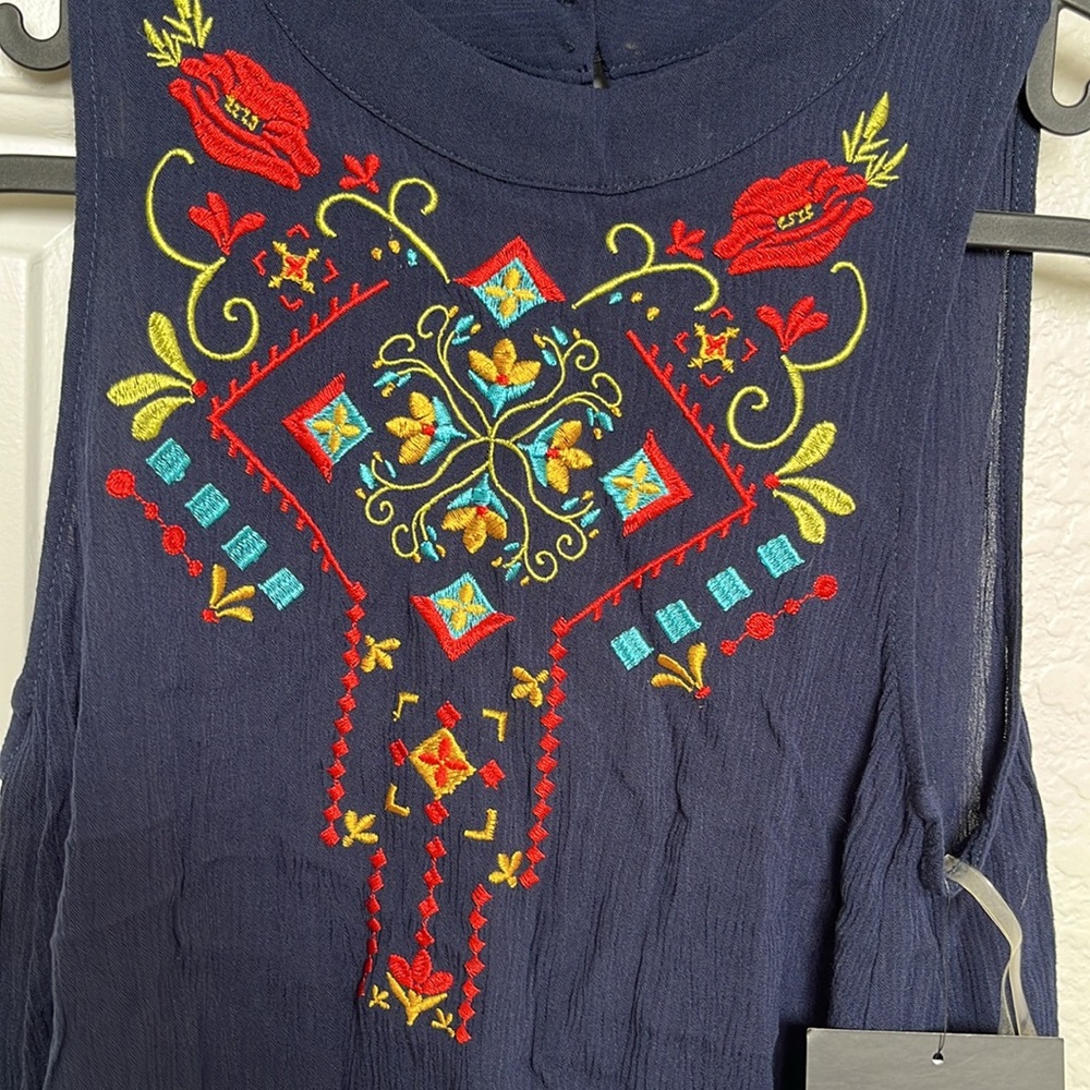 NWT tank top - Picture 3 of 7